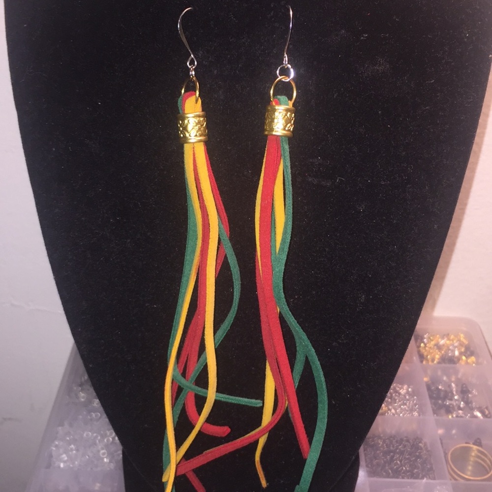 LIONESS - Picture 4 of 4